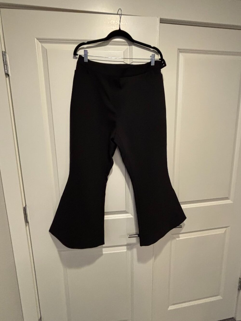 NWT Adorable Ellery cropped and flare hem trousers Size 8 US, 44 IT and 12 AUS